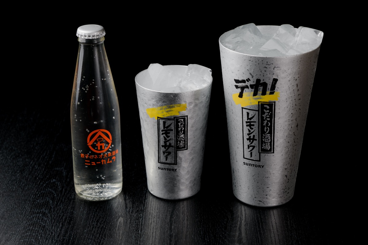 お酒に合わせて専用餃子を楽しむ
