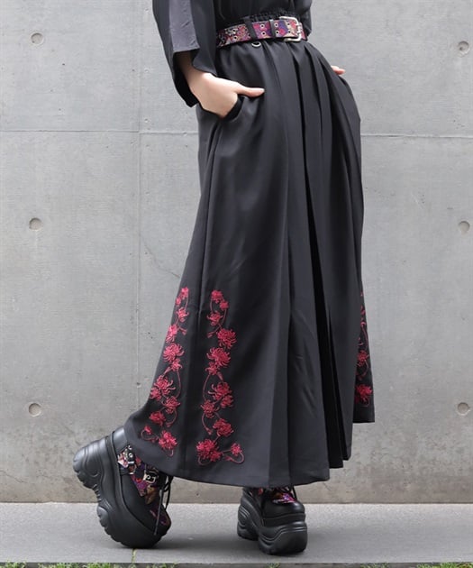 菊刺繍袴パンツ