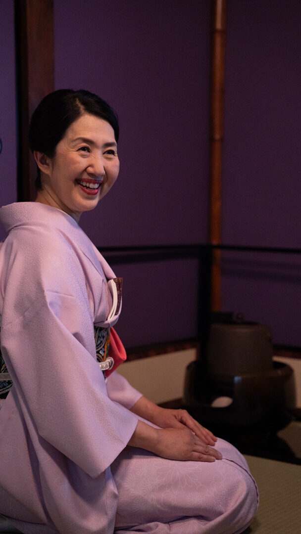 和装をまとうモデル・染殿院の茶室
