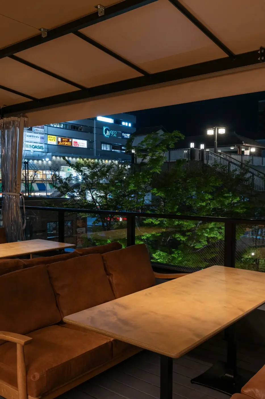 scenes 窓辺の席と草津の夜景