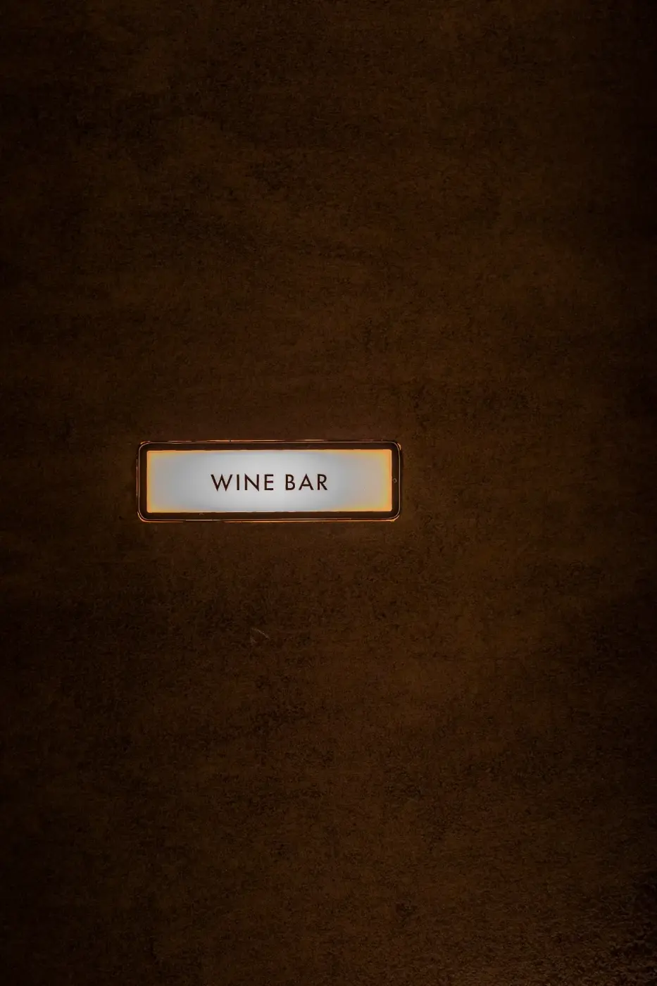 scenes WINE BAR のサイン