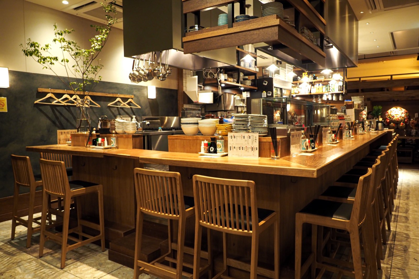 やきとり鶏丸 彦根店 カウンター席