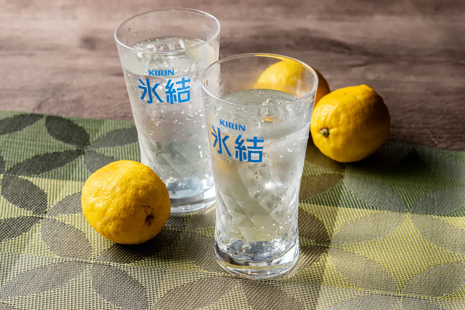 飲み放題のチューハイグラス