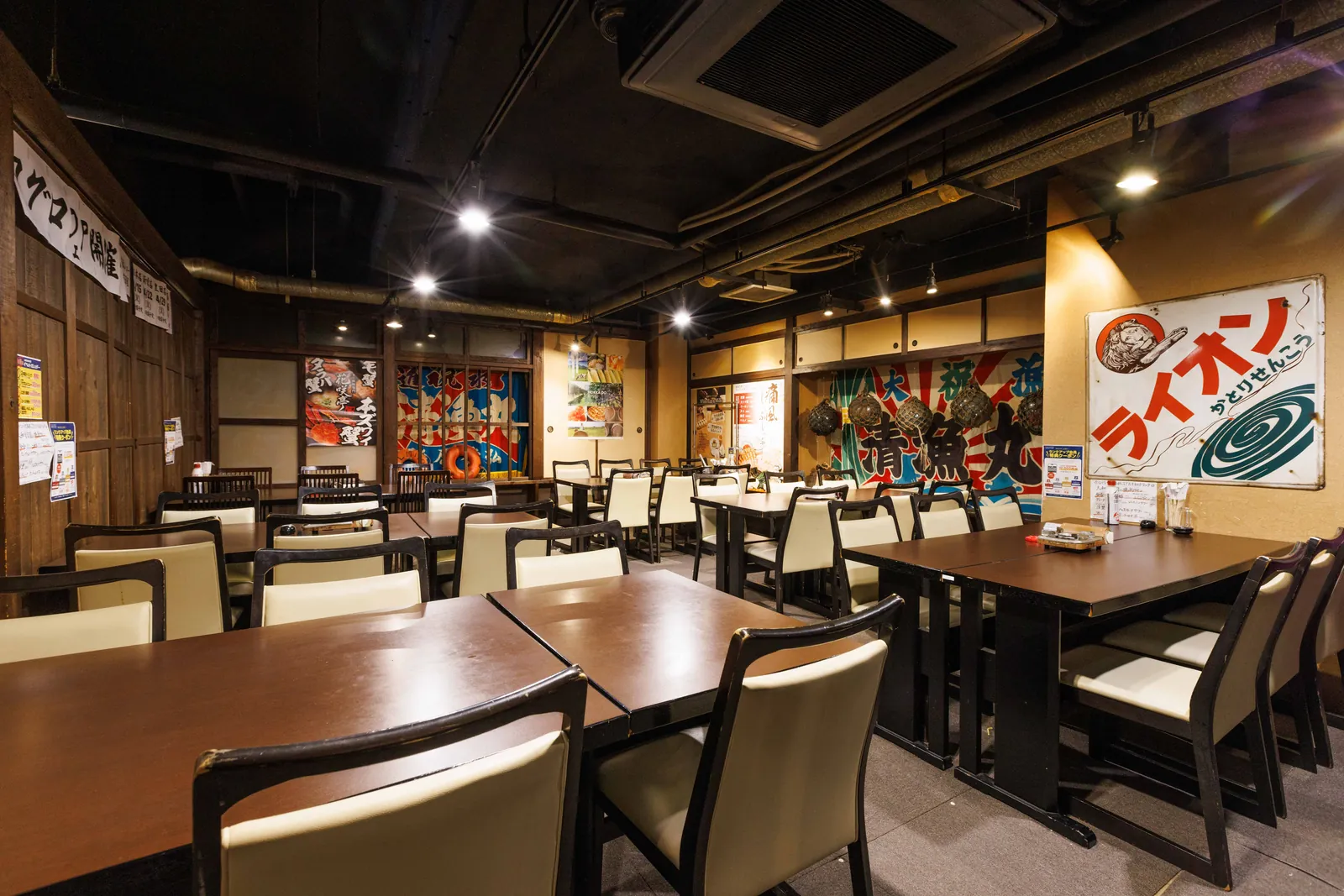 大人数宴会向けの店内（実店舗）