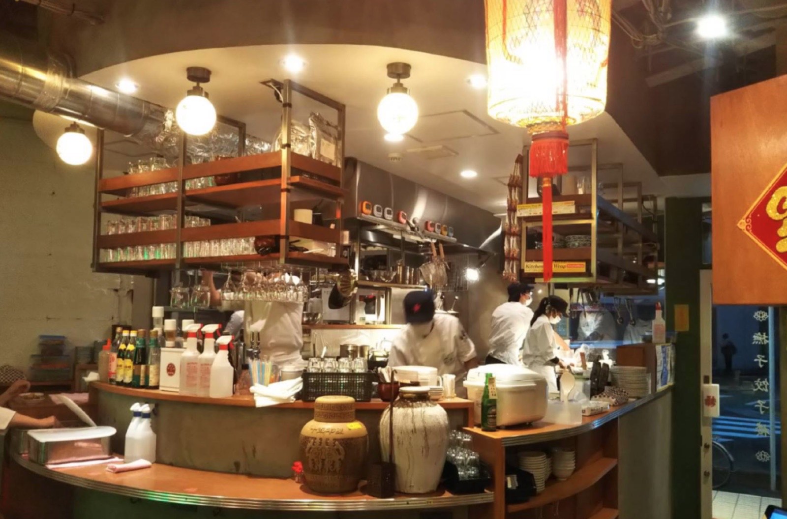 ナデシコ餃子楼のカウンター席