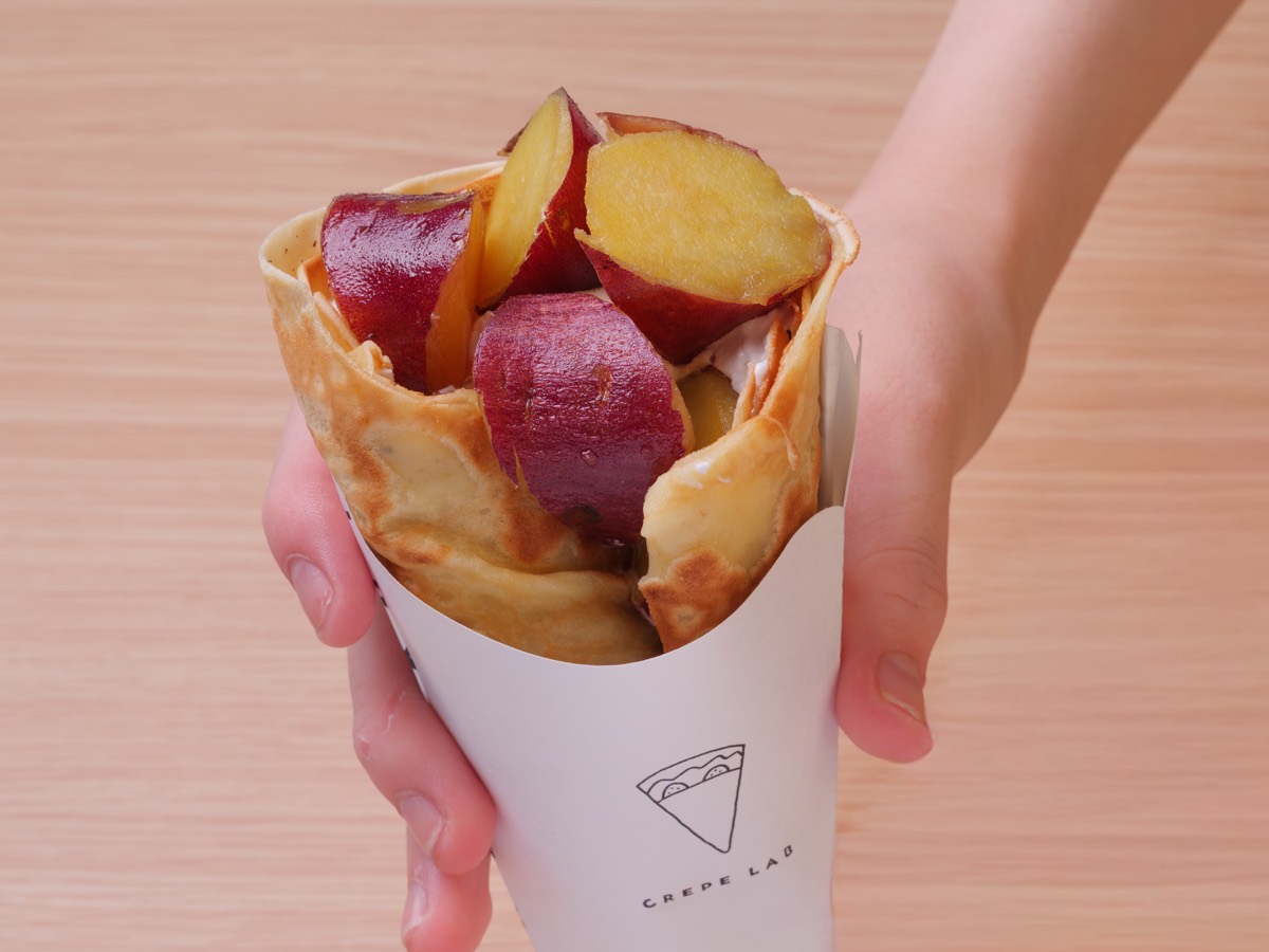 ミートソースを包んだ食事系のクレープ