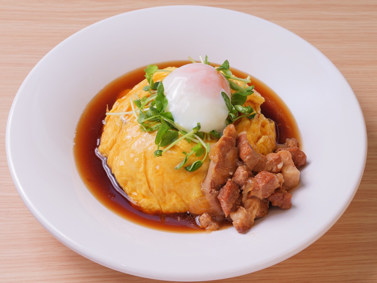 温玉と鶏をのせたオムライス