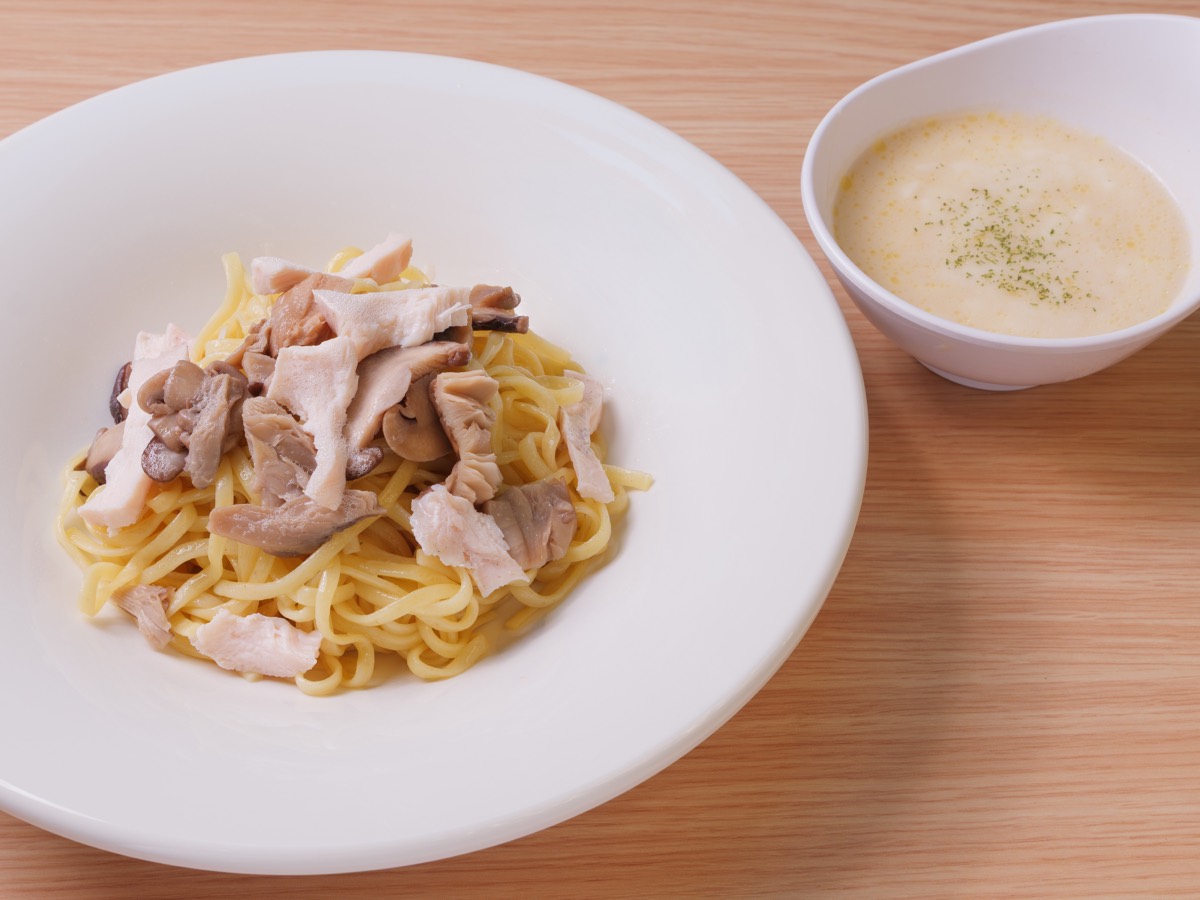鶏ときのこのクリームパスタ