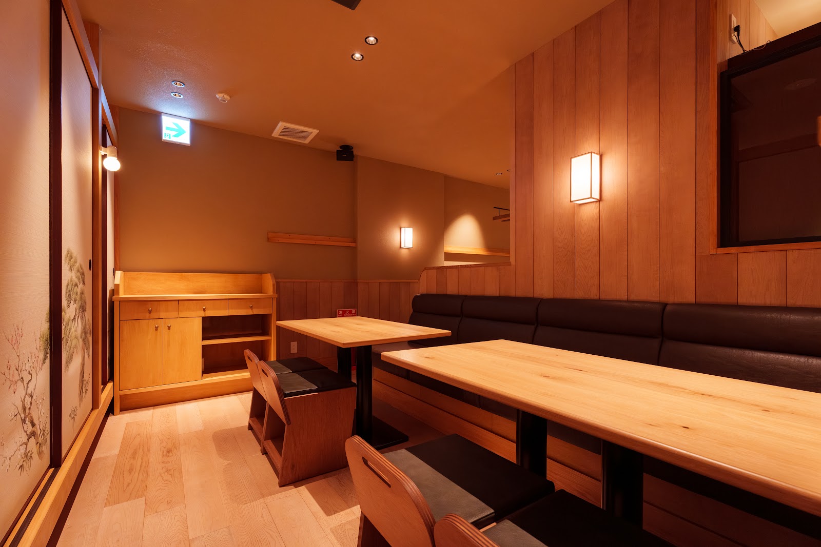 やきとり鶏丸 南草津店 ソファ席のテーブル席