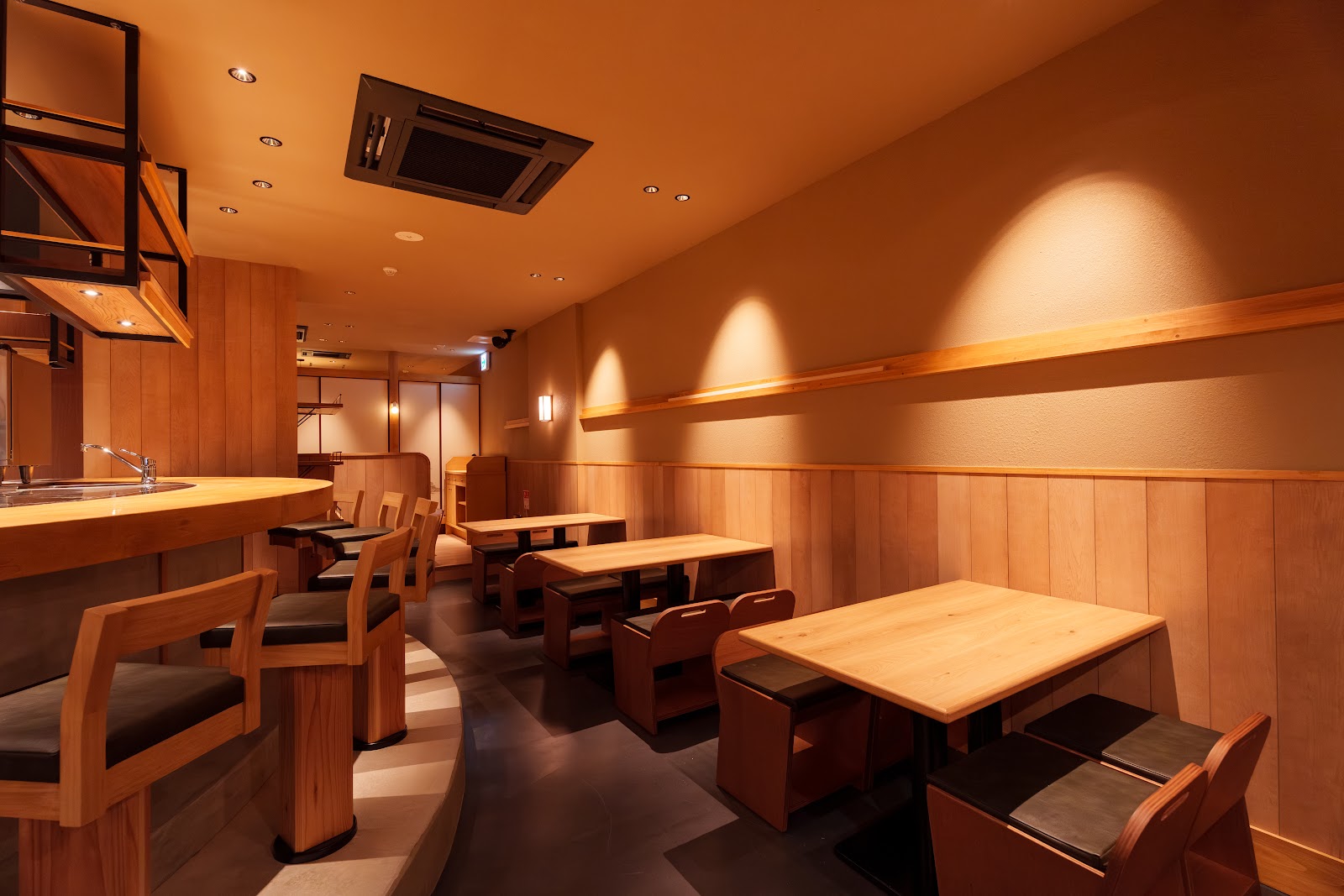 やきとり鶏丸 南草津店 テーブル席