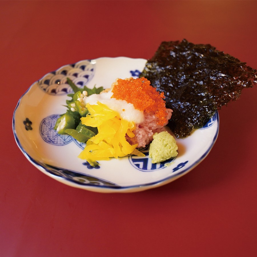 やきとり鶏丸 南草津店 とろたく — まぐろとたくあんの一品