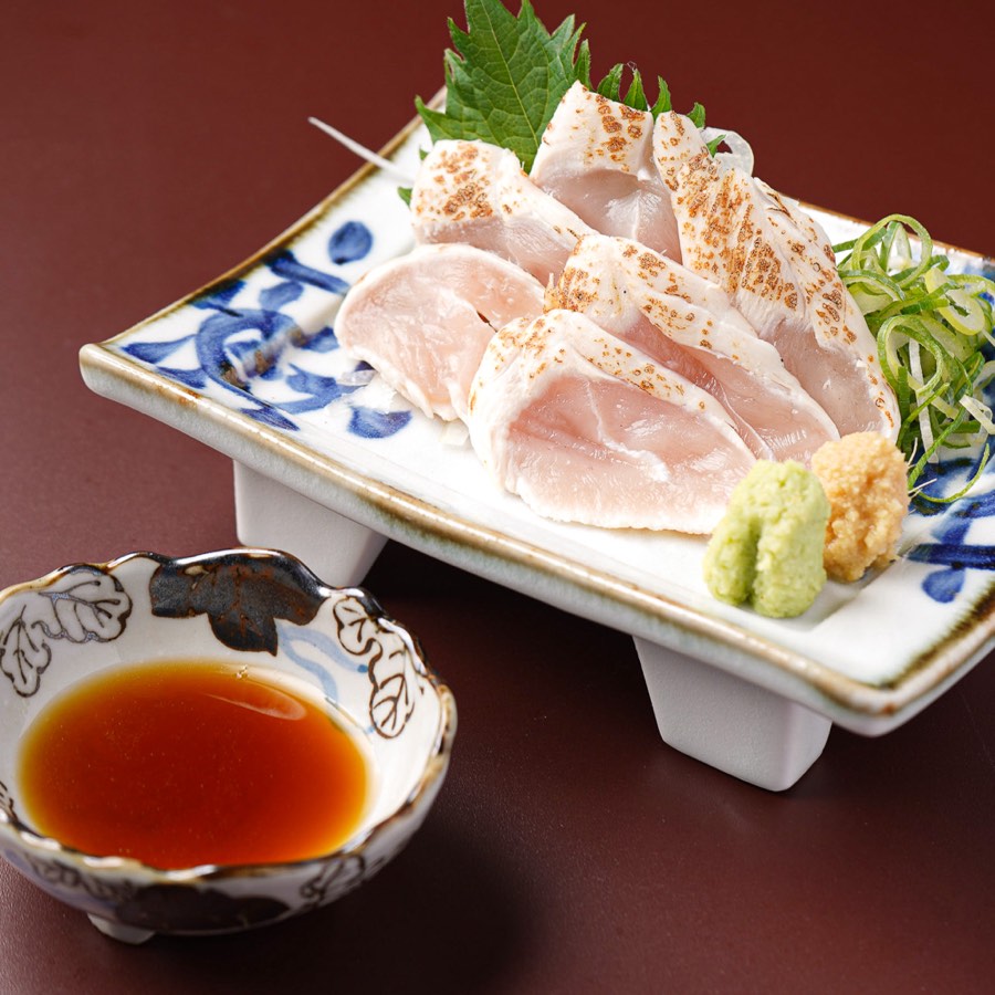 やきとり鶏丸 近江八幡店 鶏むねのタタキ — 鮮度自慢の鶏刺し