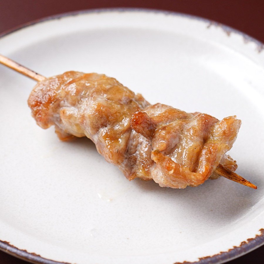 やきとり鶏丸 近江八幡店 備長炭で焼く鶏串 — 高火力の炭火で香ばしく